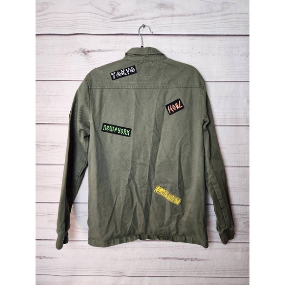 Forever 21 Mens Shirt Jacket Green Denim Snap Pockets Patches Streetwear S - Picture 2 of 6
